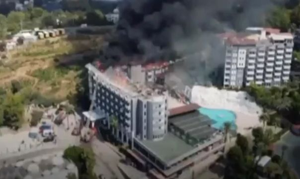 Пламна петзвезден хотел в турски курорт ВИДЕО