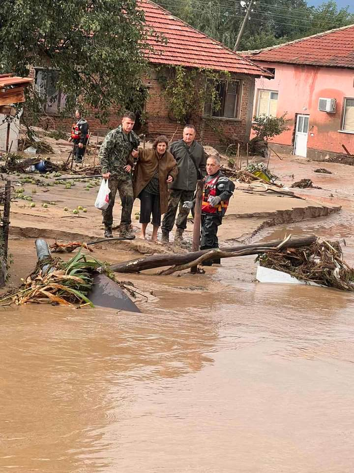 Последни новини за водния апокалипсис в Карловско СНИМКИ