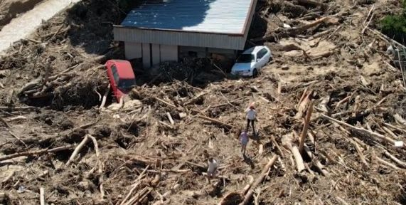 Ужасяващо ВИДЕО от водния ад в Пловдивско, приливната вълна е помела всичко