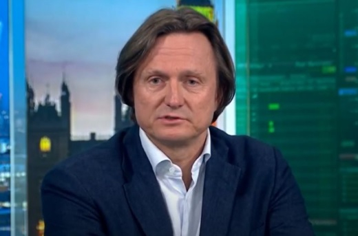 Британски милионер заряза съпругата и децата си заради млада украинска бежанка СНИМКИ