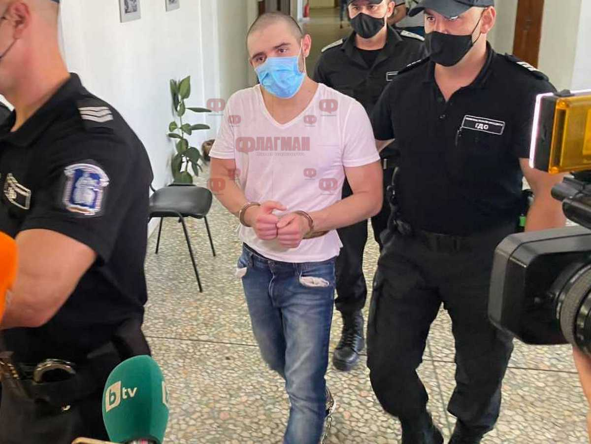 Бургаската ученичка, наръгана 19 пъти от наркоман, реши да...