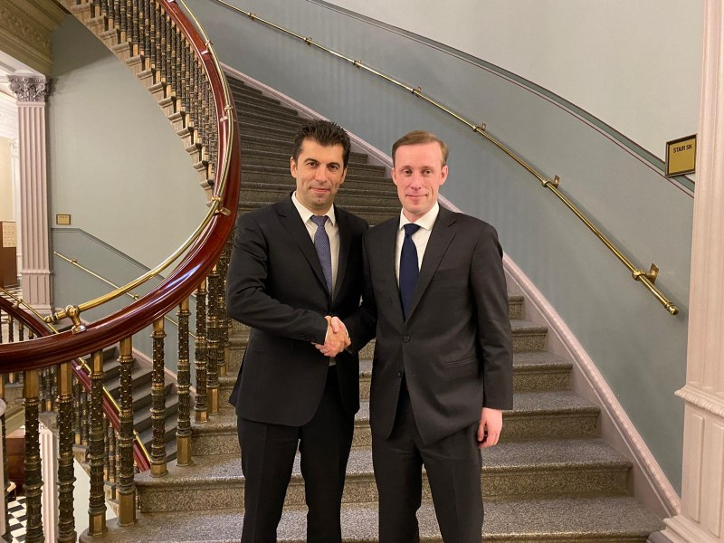 Спасението е в собствен ток и газ, но са нужни политици с гръбнак, а не - йесмени