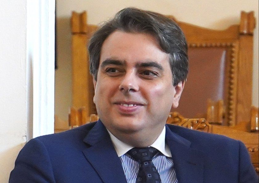 Икономист ни попари: Само чрез замразяване на пенсии, заплати и разходи излизаме от кризата