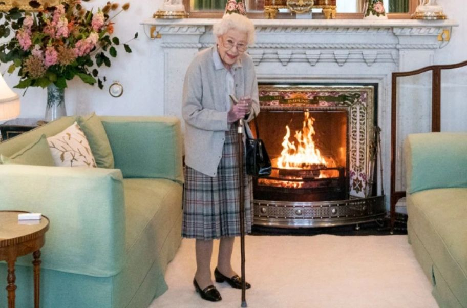 Фотографката, направила последните СНИМКИ на кралицата: Видях я 2 дни преди смъртта й и ми каза…