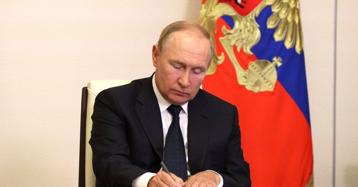 Путин поздрави Чарлз III с възкачването на престола и ето какво му каза