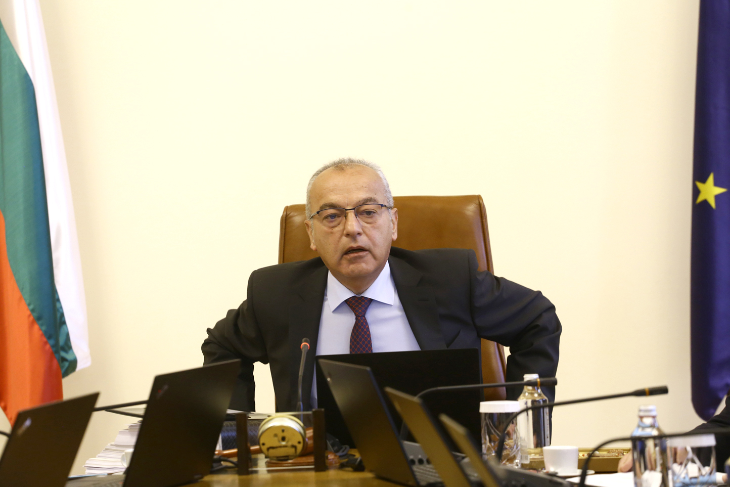 Гълъб Донев събра министри и областни управители, ето какво им каза 