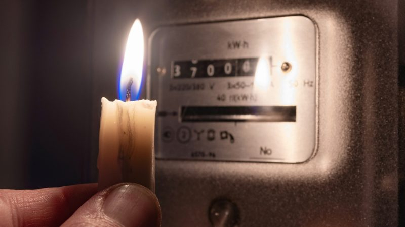 Стотици пловдивчани на тъмно и студено в мразовитата нощ