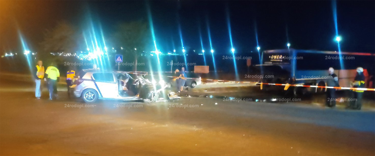 Брутално меле по тъмна доба в Кърджалийско, режат ламарини, за да извадят заклещените младежи ВИДЕО