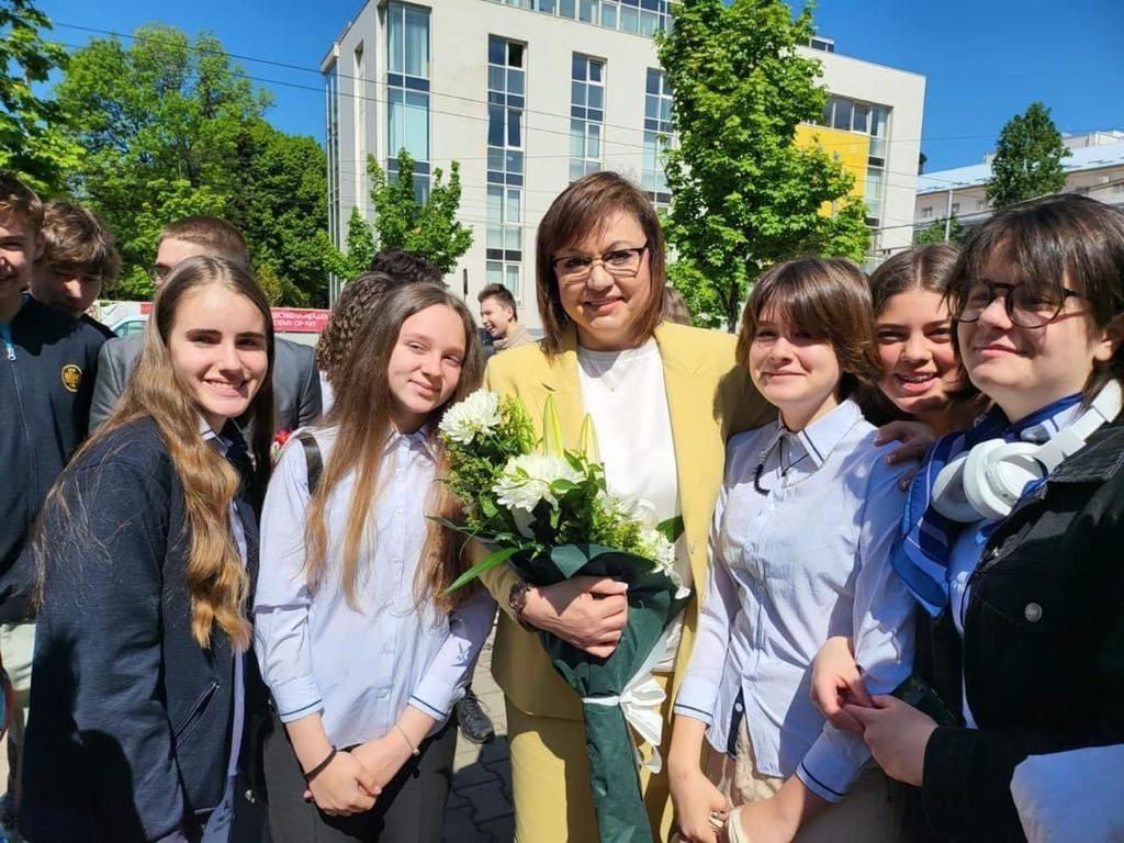 Корнелия Нинова: Учебниците до 12-и клас трябва да бъдат безплатни    