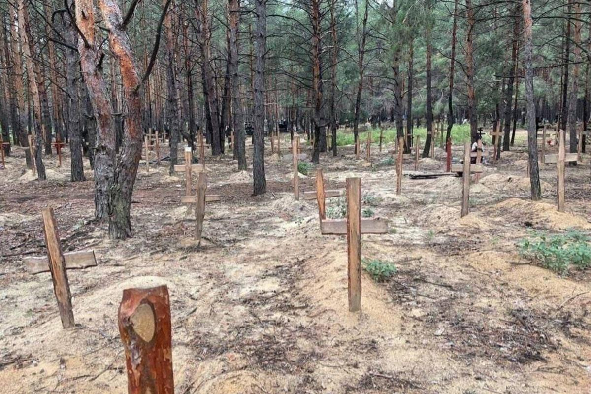 Зеленски откри  доказателства за зверства в масовите гробове в Изюм