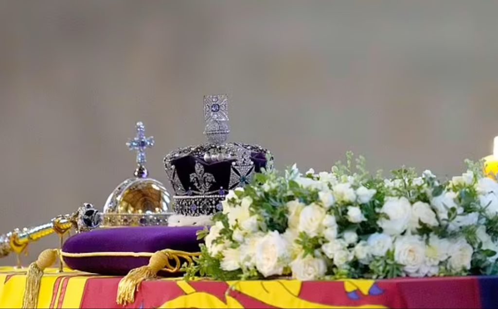 Секс нападение на опашката пред ковчега с кралицата, 2 жени са станали жертви 