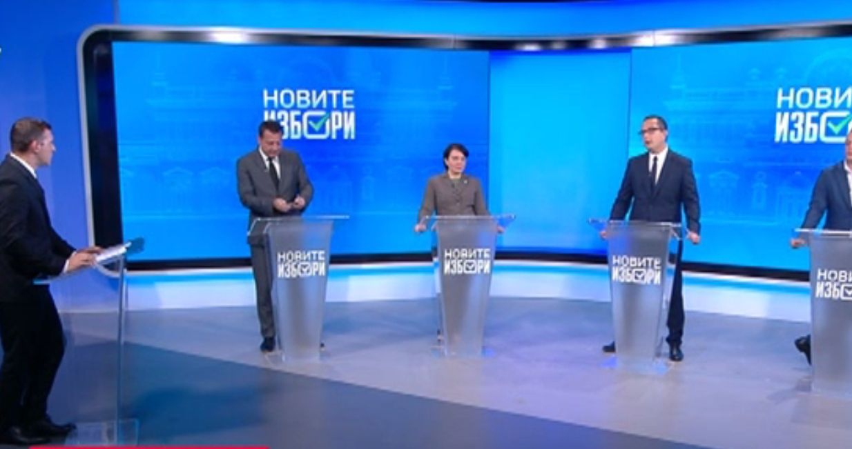 Човек на БСП извади телефона си заради "Възраждане" и показа... ВИДЕО