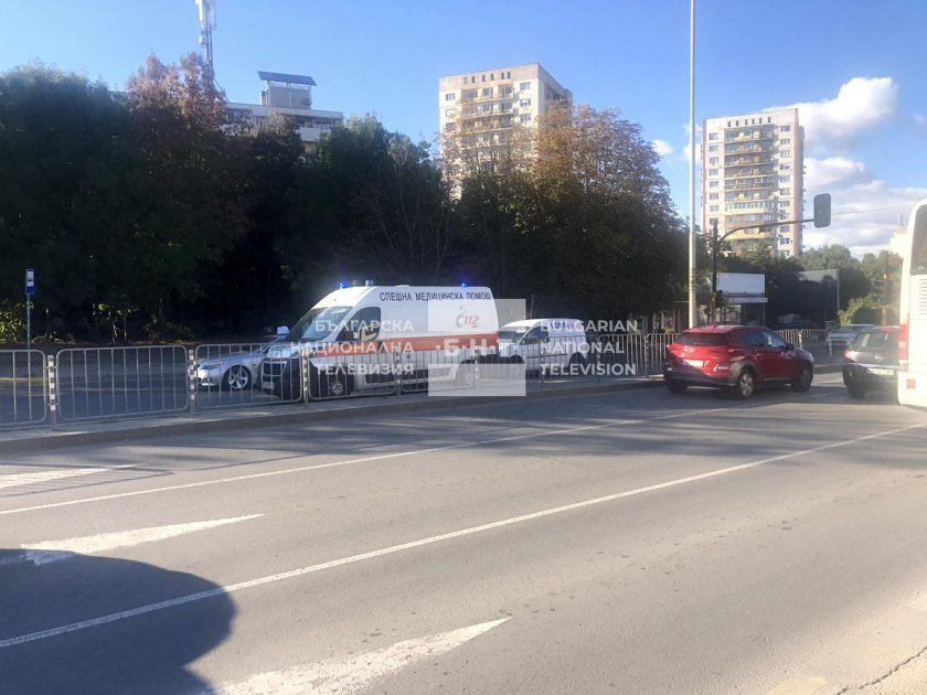 Първи подробности за адското меле с рейс, забил се в коли и дърво в София ВИДЕО