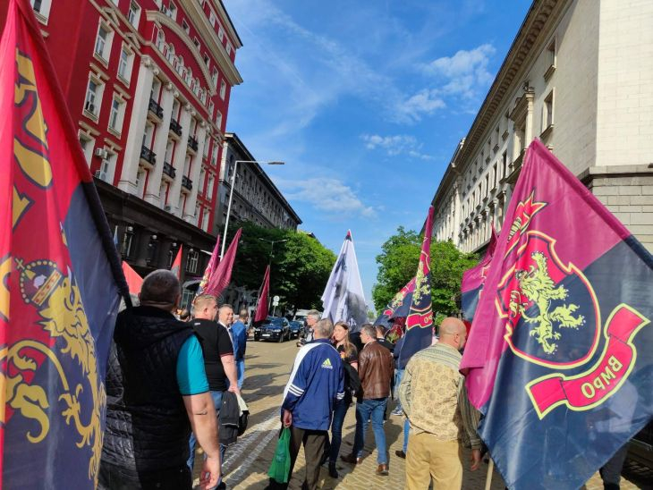 На 23 септември ВМРО излиза на протест пред заради секциите в Турция