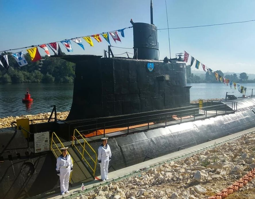 Харчим 6,6 млрд. за подводници, търсим втора ръка 