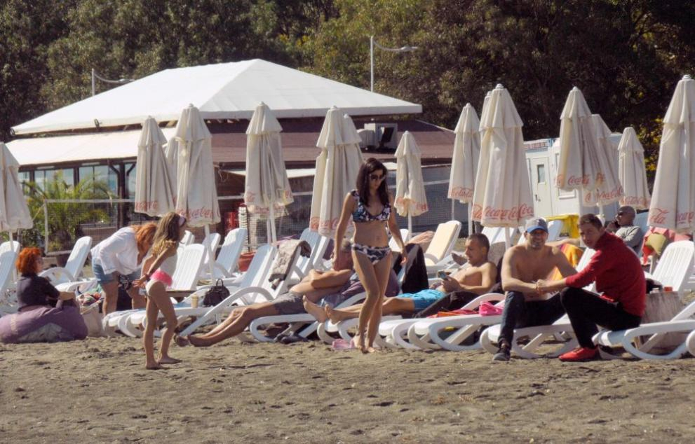 Есен ли? Ето какво чудо бе днес на плажа в Бургас СНИМКИ 