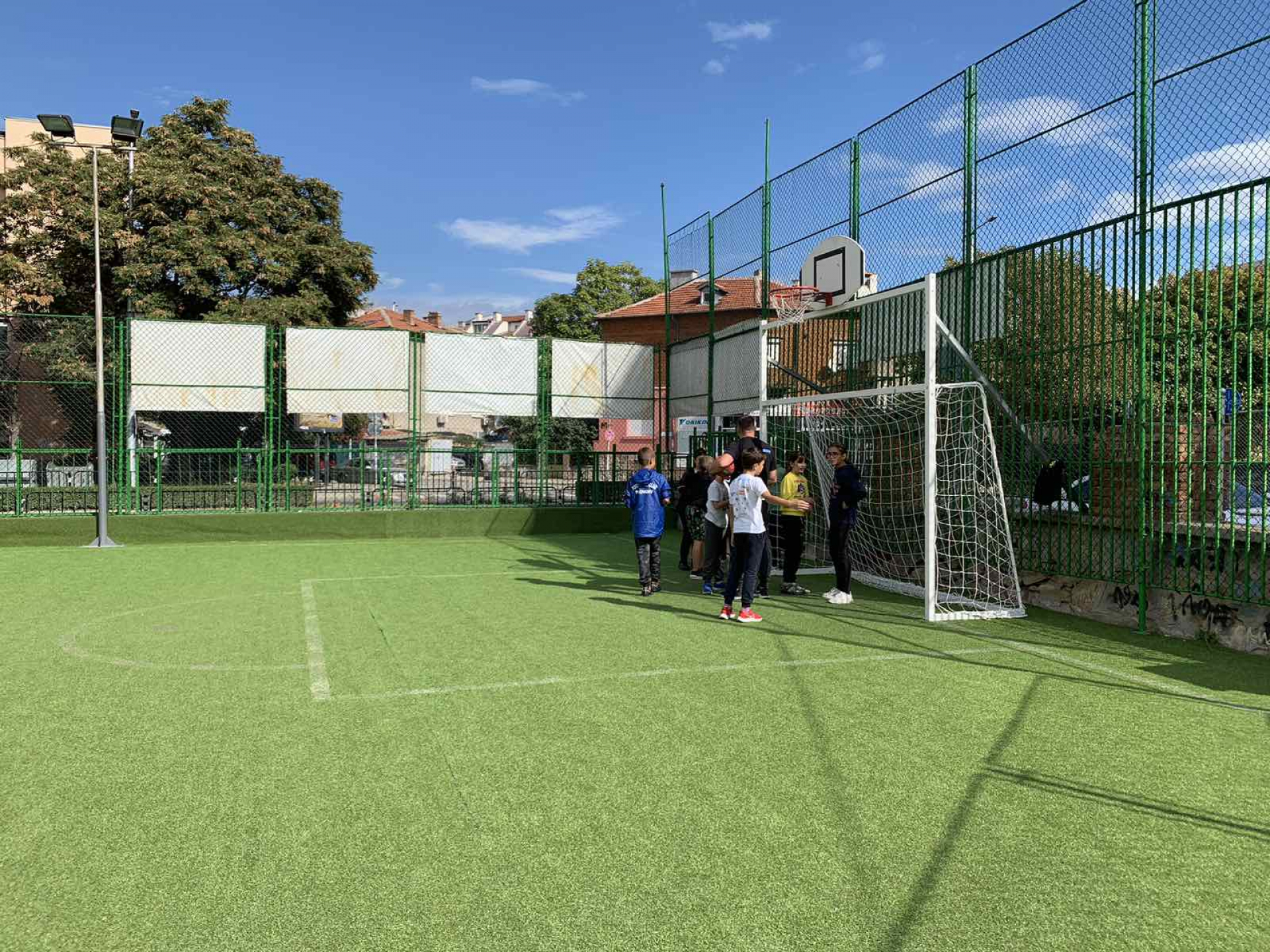Община Пловдив продължава с инвестициите в дворните пространства на училищата