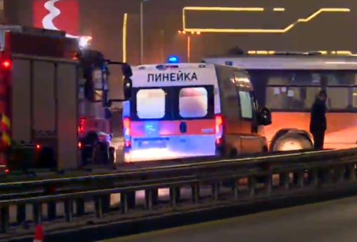 Серия мелета с автобуси, патрулка и коли в София! Зрелищни СНИМКИ и ВИДЕО