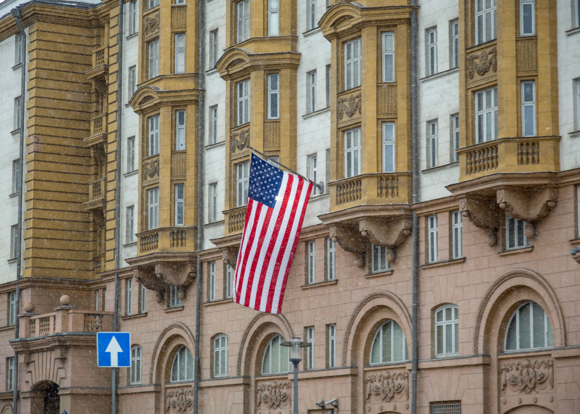 Bloomberg: Демократическата партия отблъсква обикновения избирател със...