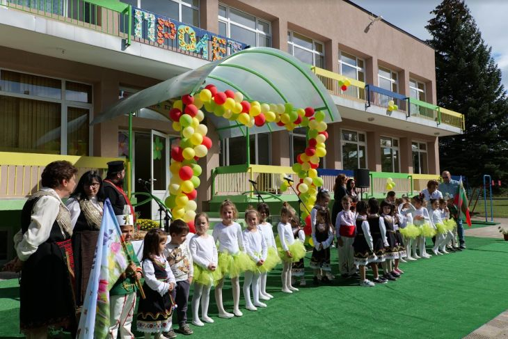 Практикер Ритейл реновира изцяло детска градина в град Перник