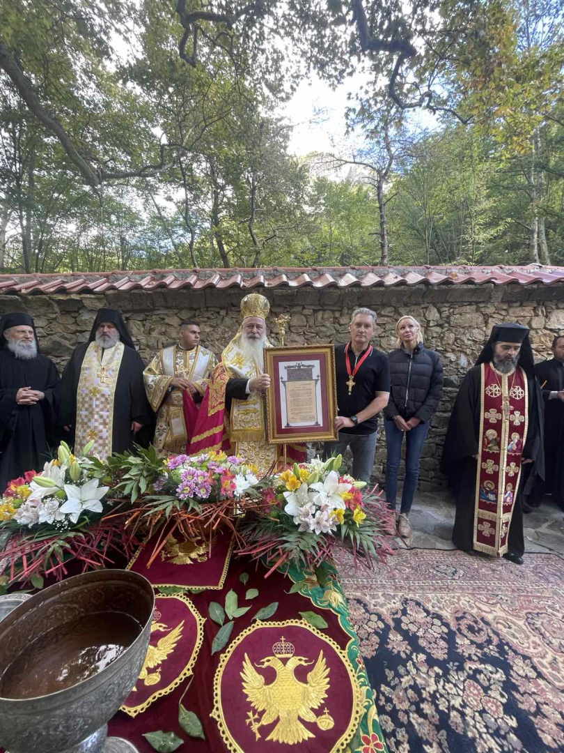 Благодарение на сем. Домусчиеви възстановиха Аязмото в местността Клувията СНИМКИ