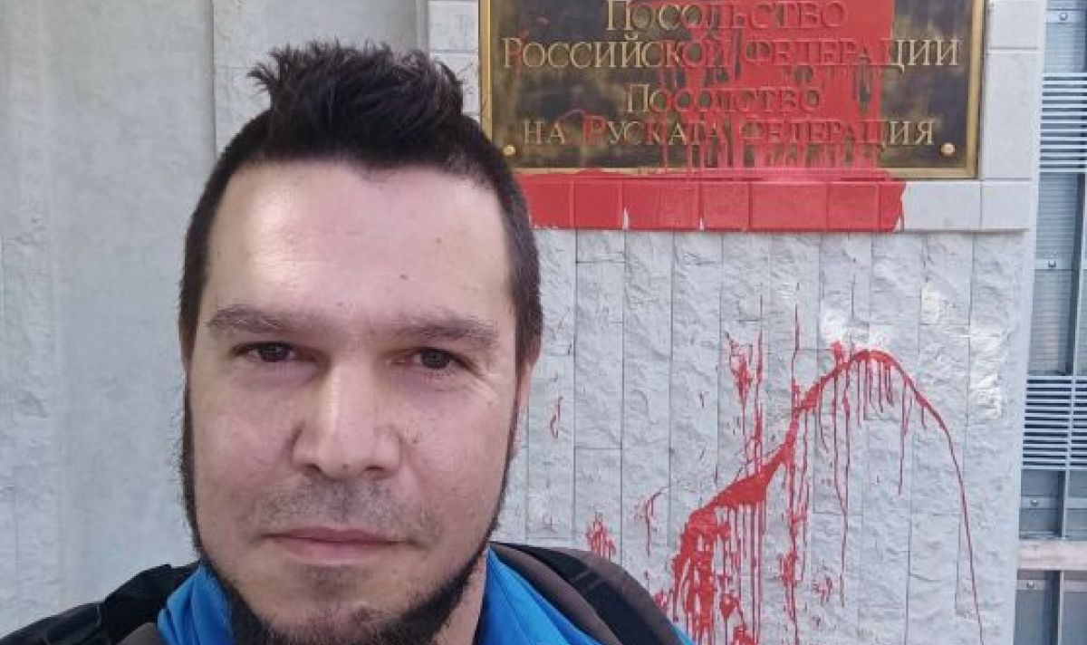 Глиги от ДБ, който иска евтаназия на деца "уроди", отново скандализира с постъпка ВИДЕО