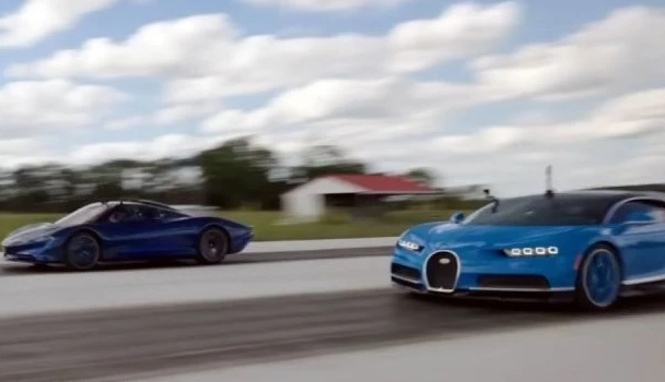 Bugatti Chiron срещу McLaren Speedtail в зрелищна гонка с общо 2536 к.с. ВИДЕО
