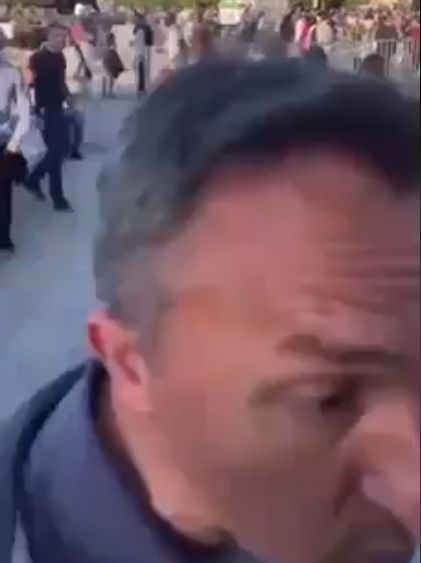 Бомба в БЛИЦ! Асен Василев истеряса и налетя на журналист пред НДК ВИДЕО