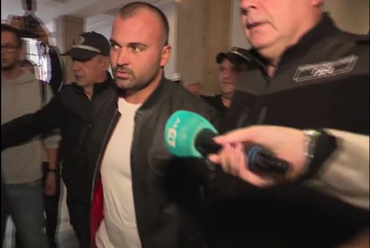 Примката се затяга: Джигитът с Поршето го закъса здраво
