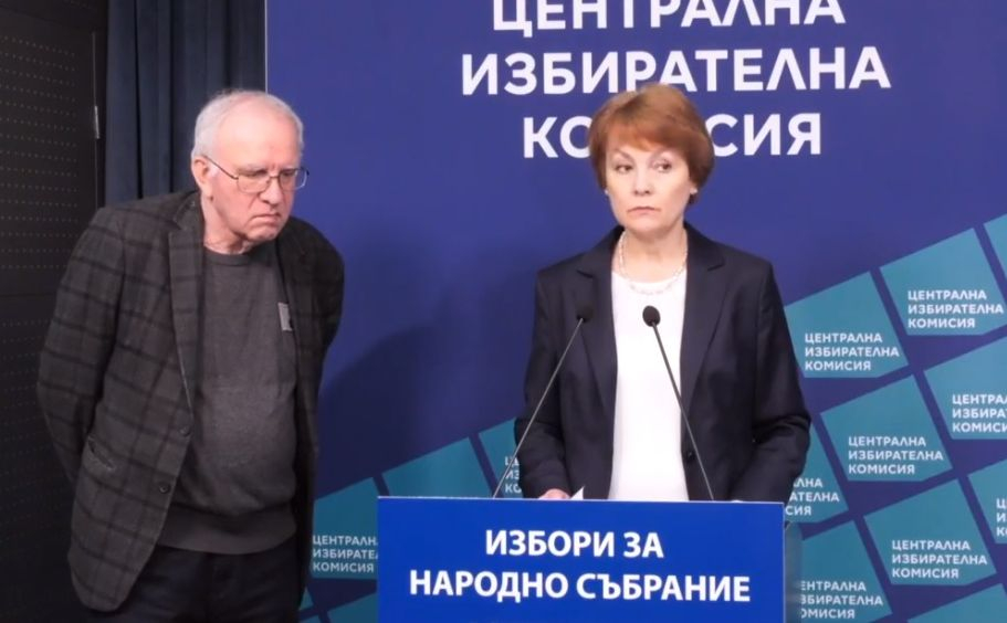 ЦИК проговори за мистериозния надпис по машините за гласуване ВИДЕО 