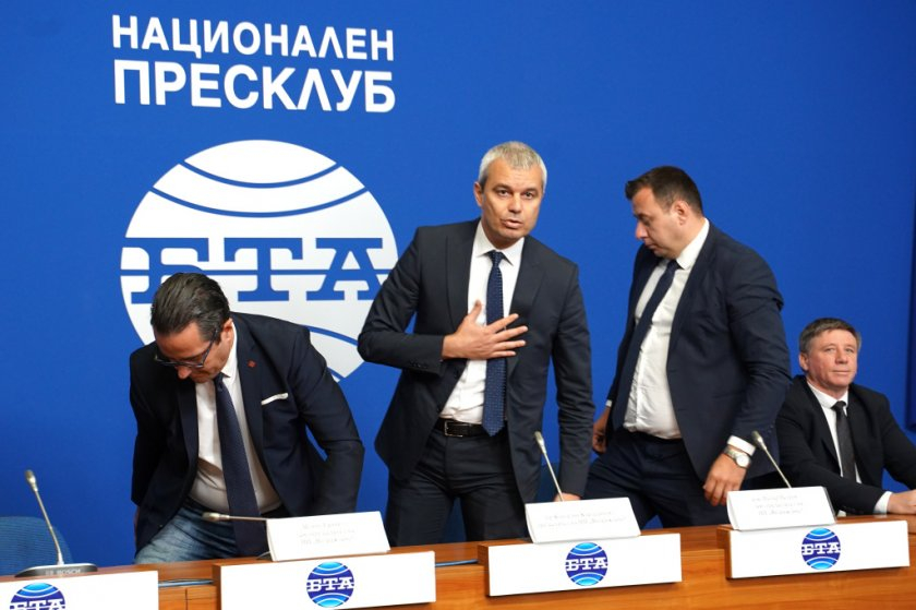 Костадинов прекрати брифинга си заради финансирани от чужбина медии БЛИЦ TV