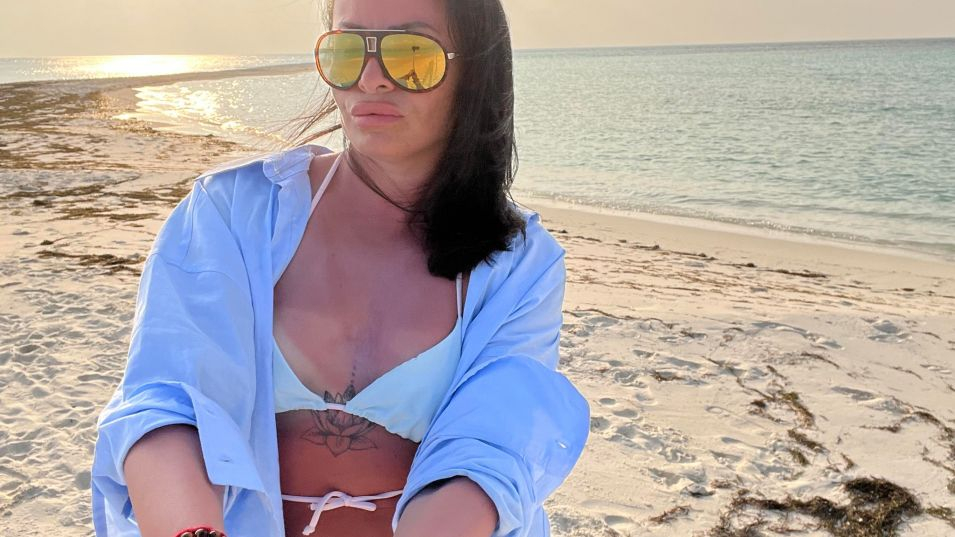 Фурия: Нова серия скандални СНИМКИ 18+ на полицайката Любка, кикотила се и обарвала убиеца с "Порше"-то