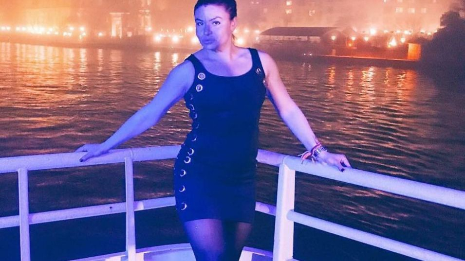 Фурия: Нова серия скандални СНИМКИ 18+ на полицайката Любка, кикотила се и обарвала убиеца с "Порше"-то