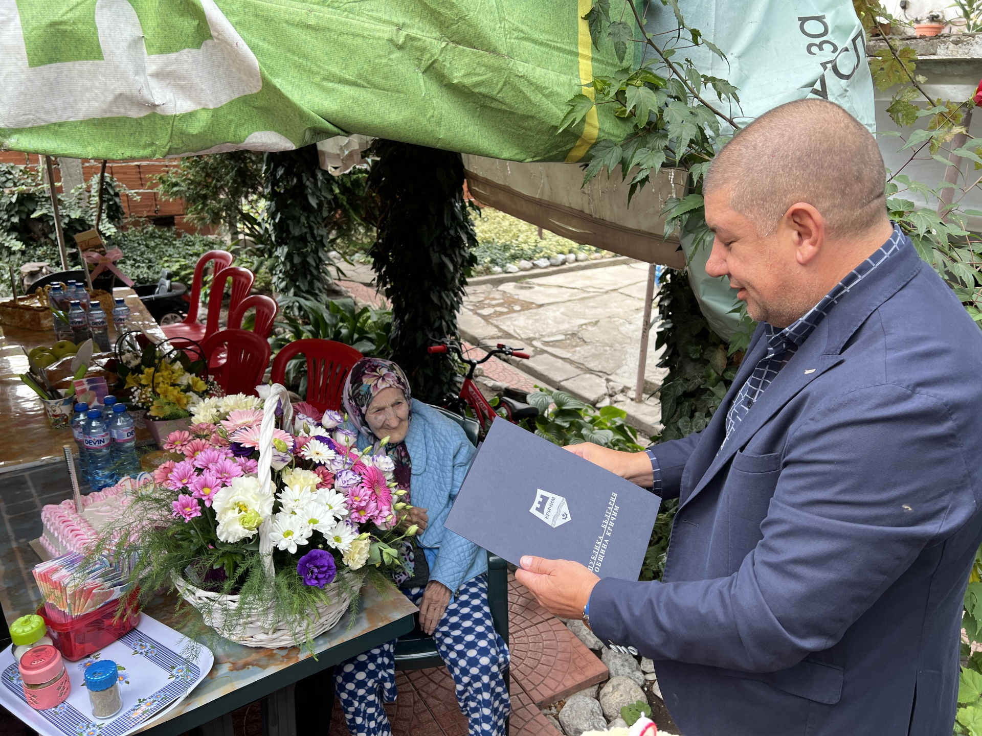 В Кричим ликуват и празнуват, такова нещо до сега в града никога не е имало ВИДЕО
