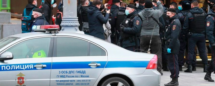 В Москва започнаха арести на военни, елитната дивизия "Дзержински" блокира центъра 