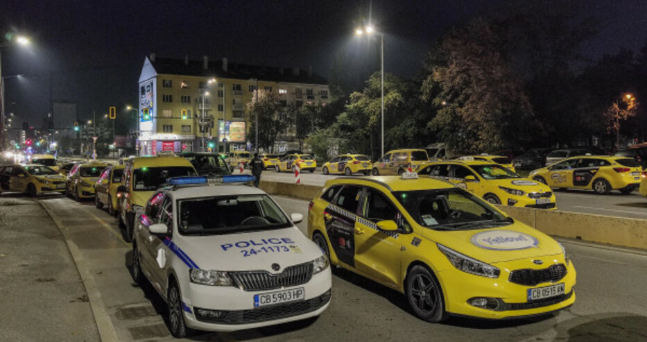 Свидетел с шокиращ разказ за починалия таксиметров шофьор