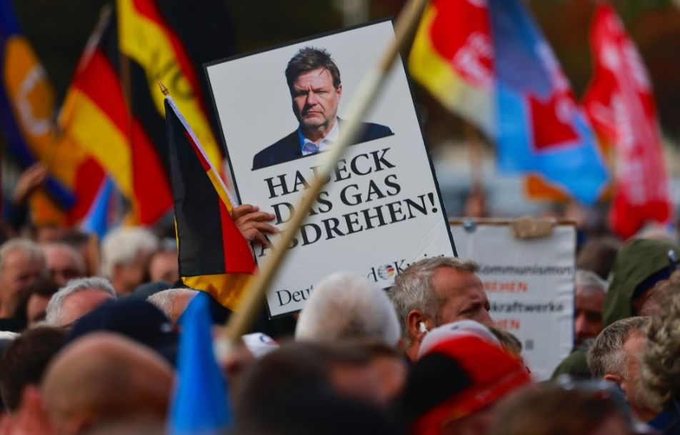 Бунт и в Германия! Хората излязоха по улиците заради високите цени и санкциите срещу Русия ВИДЕО