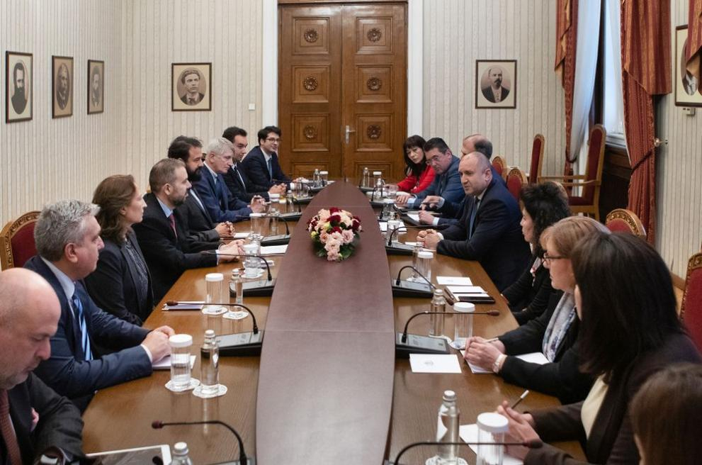 Радев: Необходима е дългосрочна стратегия за развитие на икономиката