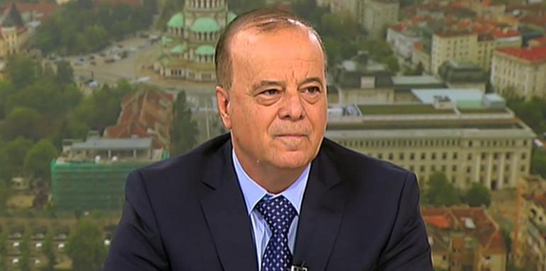 Ексшеф на КАТ бесен: Щом една полицайка си слага хиалурон в устните, представете си началниците