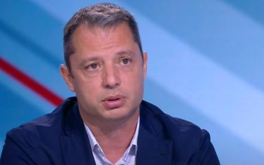 Делян Добрев размаха ДОКУМЕНТИ и разкри: Промяната опитват да ме сплашат с разни депутатчета, но... 
