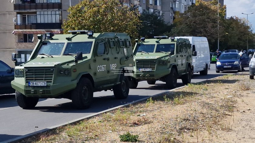 Шокиращи разкрития за подпалвача от Казанлък, който се барикадира в дома си