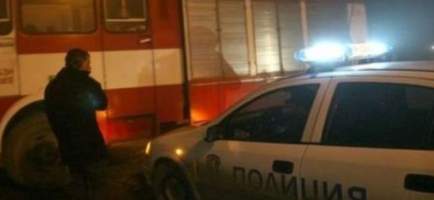 Опасна ситуация по тъмно на пъпа на София, почерня от полиция и пожарни 