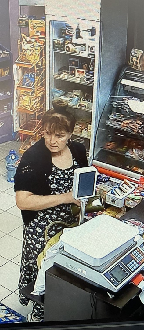 Виждали ли сте тази пловдивчанка? Тръгна си с нещо чуждо от магазина СНИМКИ 