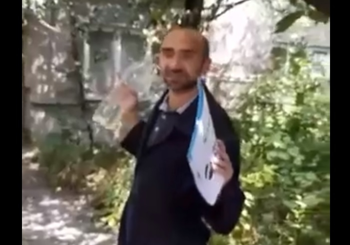 Вайръл: Млад мъж агитира Христо Иванов да е следващият премиер в покъртително ВИДЕО