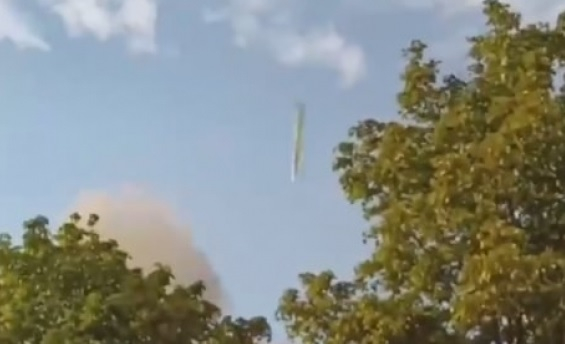 ВИДЕО от войната: Показаха ракетен удар с HIMARS по военни окопи