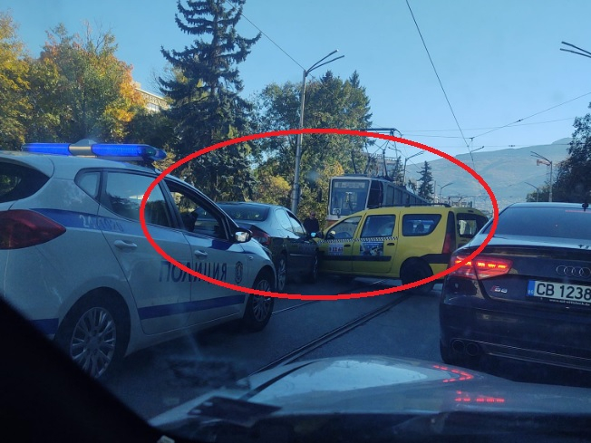 Първо в БЛИЦ! Адско тройно меле на бул. "Черни връх" в София СНИМКИ