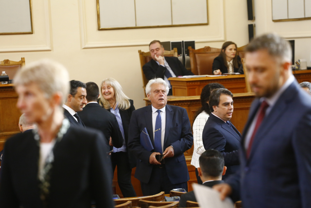 КПКОНПИ проверява бивш вътрешен министър дали е замесен в схема за пране на пари