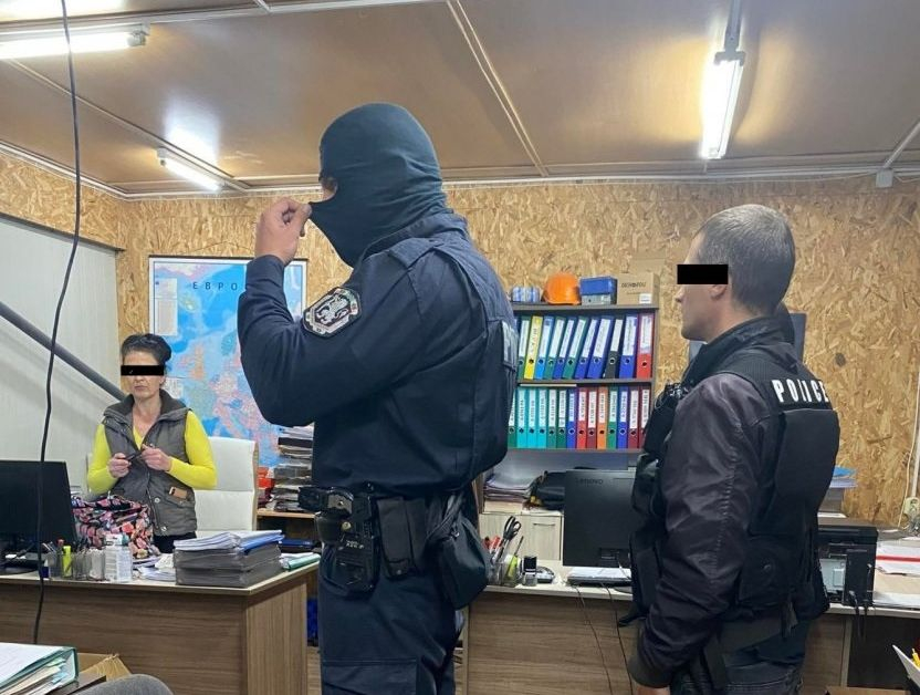 Мащабна акция в 5 града у нас, разбиха схема, ощетила страната с 1,8 млн. лв. СНИМКИ