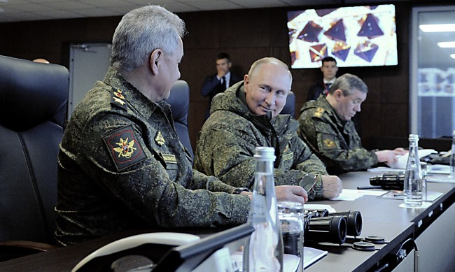 Bloomberg: Ще се подчинят ли генералите, ако Путин даде заповед за ядрен удар?