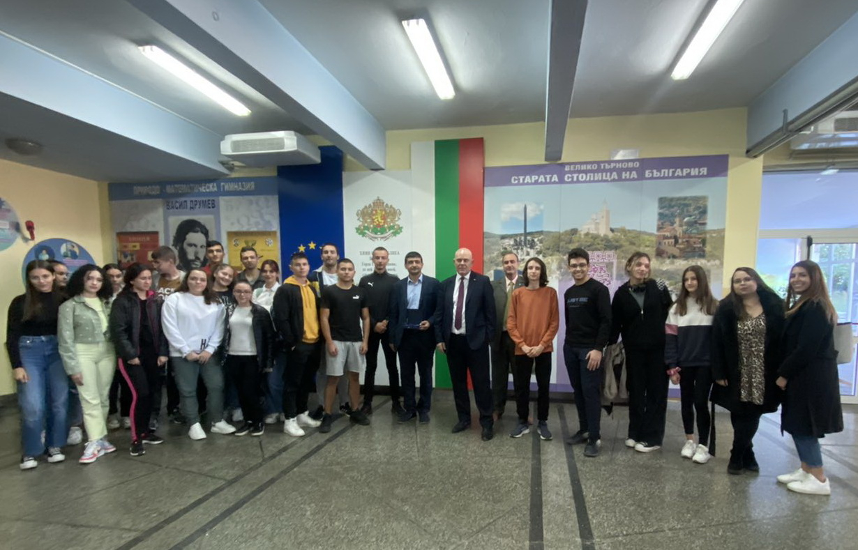 Главният прокурор пред ученици в Търново: За да има силна държава, тя трябва да налага правила